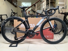 Xe đạp đua JAVA FUOCO DISC (2023) - Khung, vành full Carbon, groupsets 2 đĩa 11 líp . Màu Xám đen