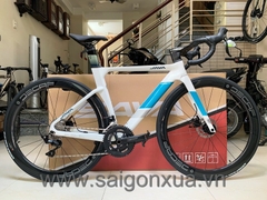 Xe đạp đua JAVA FUOCO DISC (2023) - Khung, vành full Carbon, group Shimano 105 R7000 (2 món) - 2 đĩa 11 líp . Màu Trắng