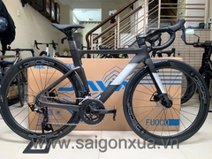 Xe đạp đua JAVA FUOCO DISC (2023) - Khung, vành full Carbon, group Shimano 105 R7000 (3 món) - 2 đĩa 11 líp . Màu Xám đen