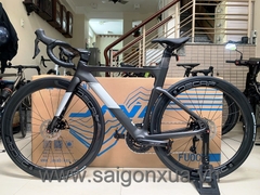 Xe đạp đua JAVA FUOCO DISC (2023) - Khung, vành full Carbon, group Shimano 105 R7000 (3 món) - 2 đĩa 11 líp . Màu Xám đen