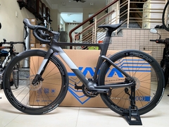 Xe đạp đua JAVA FUOCO DISC (2024) - Khung, vành full Carbon; group Shimano 105 R7120, 2 đĩa 12 líp . Màu Xám đen
