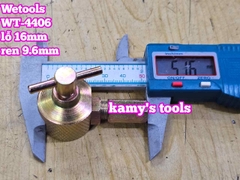 Đầu bơm mỡ gài núm xoay chuồng chuồng 16mm răng 9.6mm Wetools WT-4406