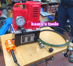 Bơm điện thủy lực qq-700 công suất 1.2kw công tắc bấm tay cao cấp trọng lượng nhẹ dễ mang đi