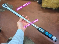 AQW-N4320V Cần siết lực chỉnh lực có đồng hồ Licota 1/2 inch 60-320Nm dài 600mm