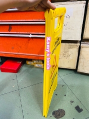 Biển cảnh báo chữ A chú ý nơi nguy hiểm Danger keep distance