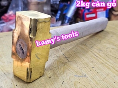 Búa đồng thau đầu vuông cán gỗ 2kg dài 380mm Kamytools KMT-562620