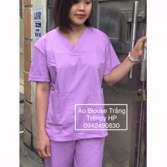 Bộ scrubs cổ tim kỹ thuật viên nam nữ cao cấp màu Tím cho bệnh viện, phòng khám, thẩm mỹ viện, spa