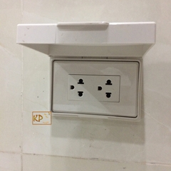 Bộ ổ cắm đôi 3 chấu, kiểu Âu Mỹ, có tiếp đất và Mặt che chống nước cho ổ cắm, công tắc điện Simon H86-H118 - 52154