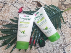 Sữa rửa mặt Simple Trắng
