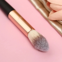 Cọ Bắt Sáng Highlight Vacosi Tapered Highlighter Brush - M26