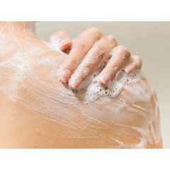 Gel tắm bí đao thiên nhiên Cocoon làm giảm mụn lưng Winter Melon Shower sữa tắm 310ml chính hãng