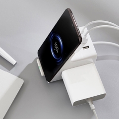 Ổ cắm điện tích hợp sạc không dây Xiaomi XMLSWXC2-10WQM gồm  3 cổng USB 18W, 2 ổ cắm điện 3 chấu, 1 sạc không dây 10w