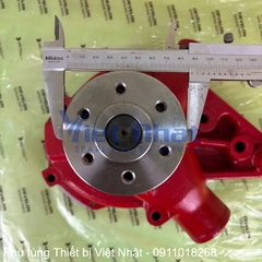 Bơm nước Doosan 65.06501-0076 chi tiết thân bơm và cửa nước
