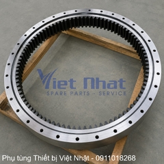 Mâm quay toa Komatsu PC200-8 32 lỗ ốc ngoài
