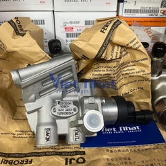 Thân van SCV Bosch Volvo EW145 EC145 – chi tiết cổng IN/OUT và cụm thân van
