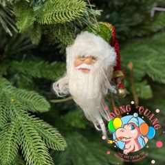 Đầu Santa treo cây
