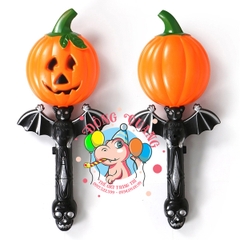 Đèn cầm tay bí ngô