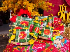 Bánh chưng, tét, dưa hấu giấy xếp