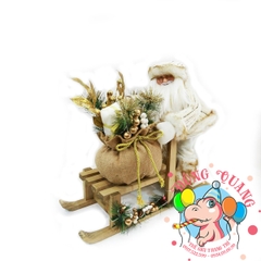 Ông già Santa đẩy xe gỗ