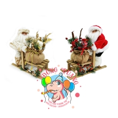 Ông già Santa đẩy xe gỗ