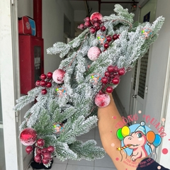 Dây trang trí nhánh thông PE 5 lá phủ tuyết