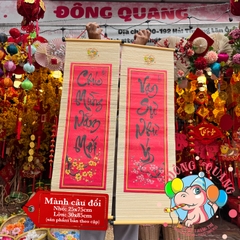 Mành tre câu đối dài chữ Tết thư pháp