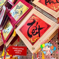Mành tre vuông chữ Tết thư pháp 40cm