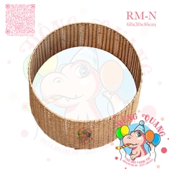 Hàng rào đan giả mây trang trí chân cây thông