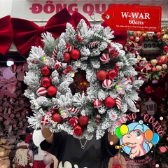 Vòng hoa 2 loại lá phủ tuyết gắn trái đỏ