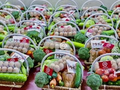Lẵng rau củ kèm trứng gà ta