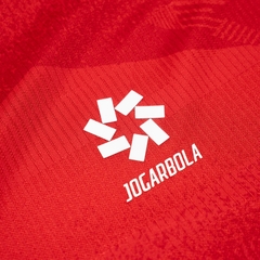 ÁO THI ĐẤU ĐỘI TUYỂN VIỆT NAM 2025 (BẢN PLAYER) JOGARBOLA SÂN NHÀ MÀU ĐỎ