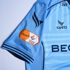ÁO THI ĐẤU CLB BÓNG ĐÁ BECAMEX BÌNH DƯƠNG MÙA GIẢI V.LEAGUE 2024-2025 MÀU XANH LAM KAMITO
