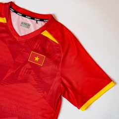 ÁO THI ĐẤU ĐỘI TUYỂN VIỆT NAM 2025 (BẢN FAN) JOGARBOLA SÂN NHÀ MÀU ĐỎ
