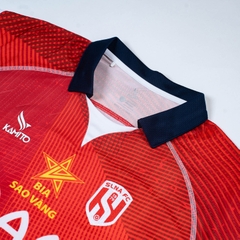 ÁO THI ĐẤU CLB BÓNG ĐÁ SÔNG LAM NGHỆ AN 2025/26 MÀU ĐỎ KAMITO