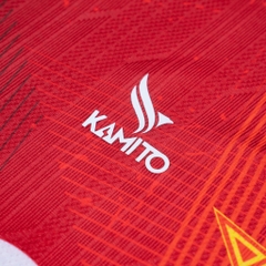 ÁO THI ĐẤU CLB BÓNG ĐÁ SÔNG LAM NGHỆ AN 2025/26 MÀU ĐỎ KAMITO