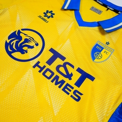 ÁO THI ĐẤU CLB BÓNG ĐÁ HÀ NỘI 2025/26 MÀU VÀNG JOGARBOLA