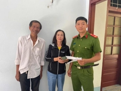 Rút tiền ở ngân hàng rồi bỏ nhầm vào xe của người khác