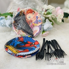 Đĩa giấy 13cm trắng, bạc, in hình (10 cái) kèm nĩa đựng bánh kem, bánh rau câu