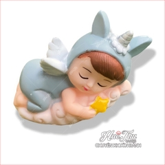 Búp bê Em bé nằm ngủ - phụ kiện trang trí bánh sinh nhật, bánh rau câu