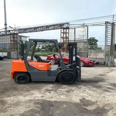 XE NÂNG DẦU 3 TẤN DOOSAN FD30 NĂM SX 2012