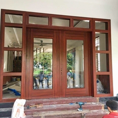 Cửa thép vân gỗ 2 cánh kính
