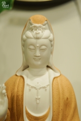 Quan Âm gốm cam