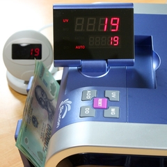Máy Đếm Tiền Thế Hệ Mới Silicon MC-2300