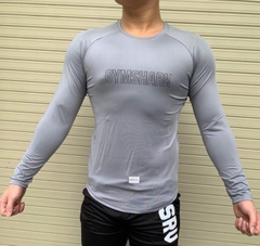 Áo dài tay chữ Gymshark trước ngực