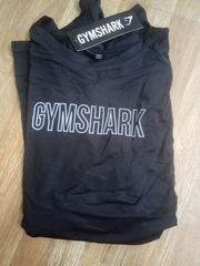 Áo dài tay chữ Gymshark trước ngực