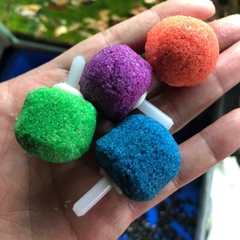 Cục sủi oxy tròn nhiều màu cho hồ cá cảnh