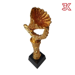 Cúp cầu lông nhựa mạ vàng mẫu 2024