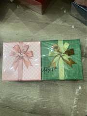 Hộp quà vuông rỗng