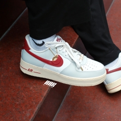 NIKE AIR FORCE 1 "HANGTAG RED SWOOSH" ( DV7584 001 )