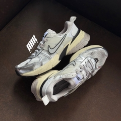 NIKE V2K RUN ‘PURE PLATINUM METALLIC SILVER’ ' (HJ4497-100)